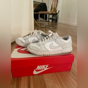 Nike Dunk Low in gray/white